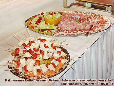Weihnachtsfeier-Buffet bei der Rheinschifffahrt Weihnachtsfeier Düsseldorf